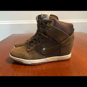 Nike Womens  Olive Green Suede Hightop size US8